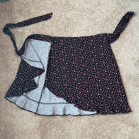 LOFT Ladybug Ruffle Wrap Skirt - Picture 8 of 9